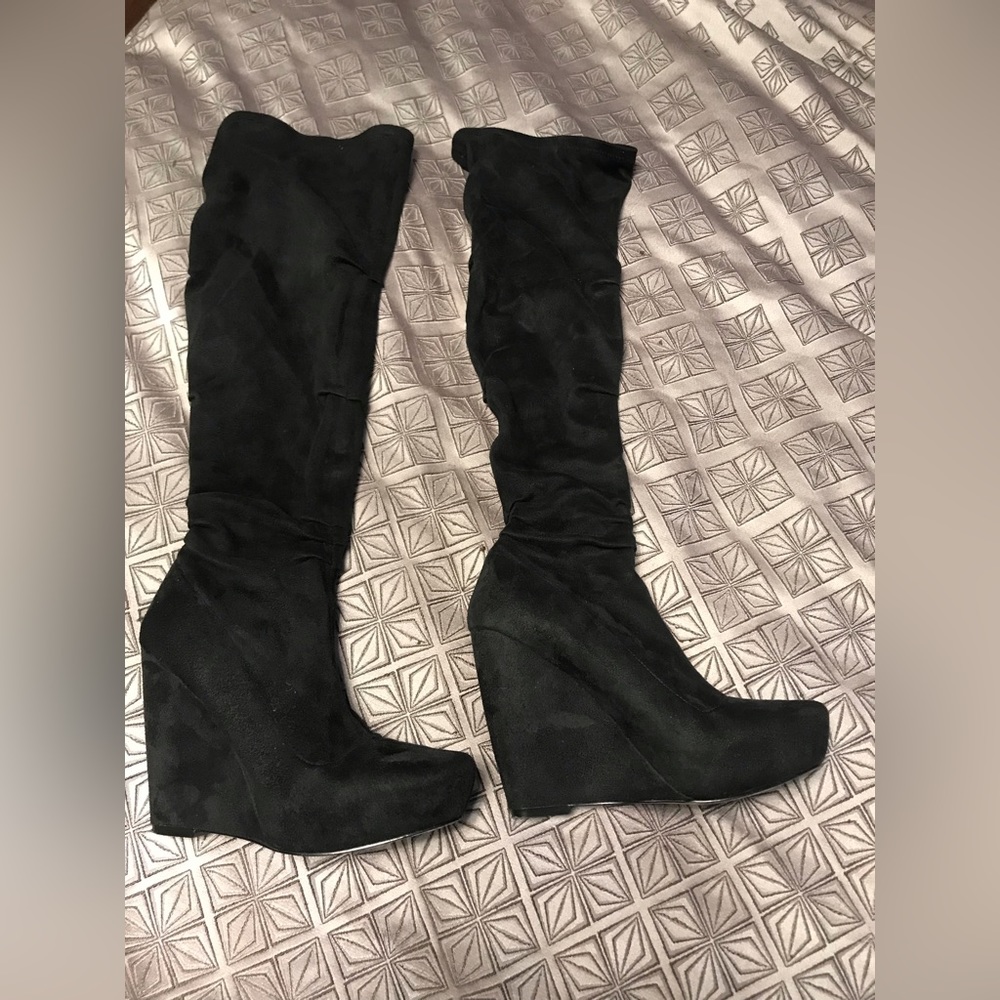 Paris Hilton Jezebel boots